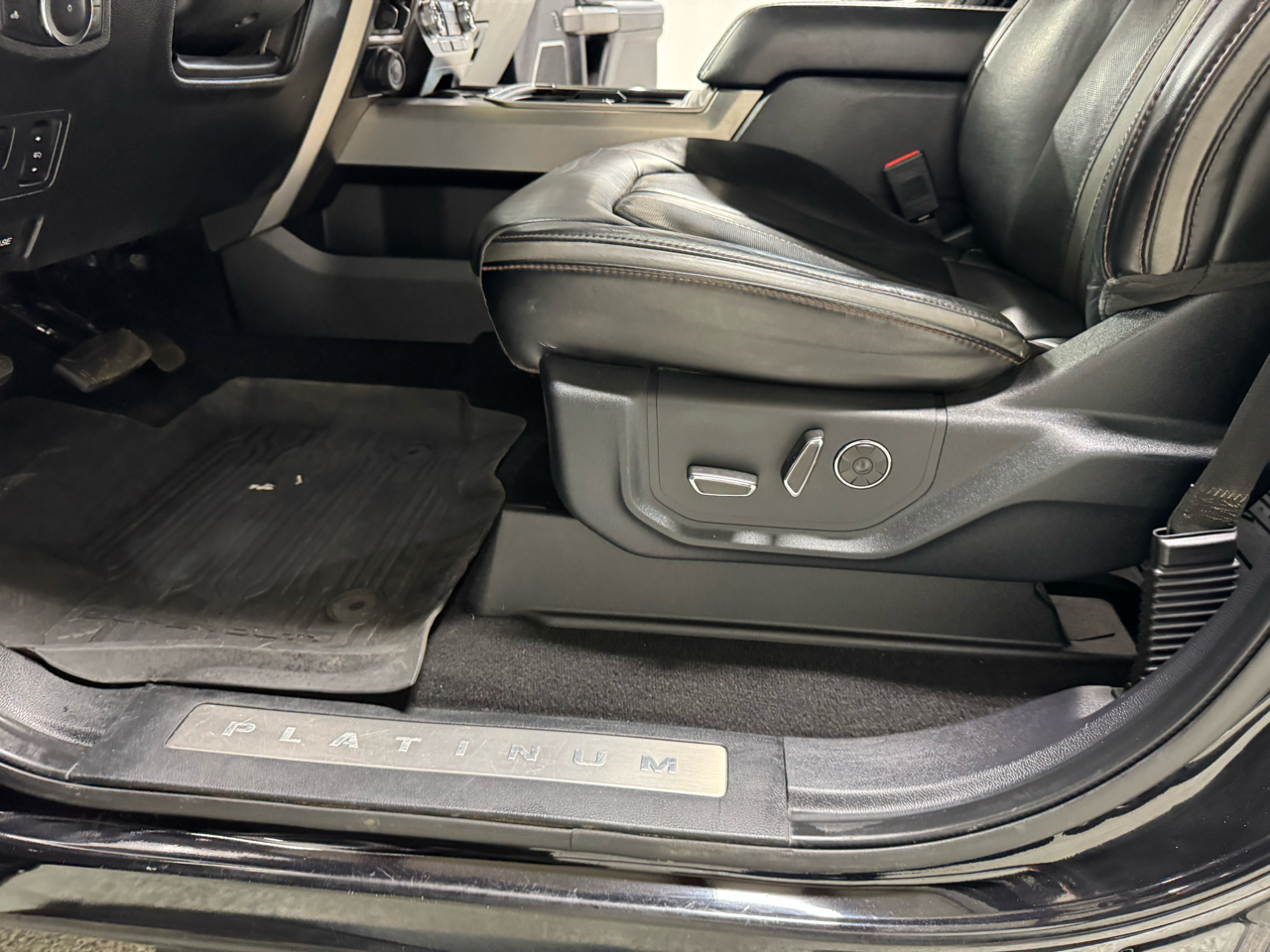 Ford F-250 SD Platinum Crew Cab 4WD 2020