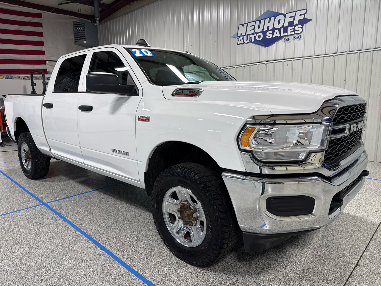 RAM 2500 Tradesman 4x4 Crew Cab 6'4" Box 2020