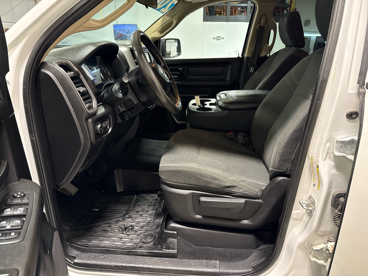 RAM 2500 Tradesman 4x4 Crew Cab 6'4" Box 2020