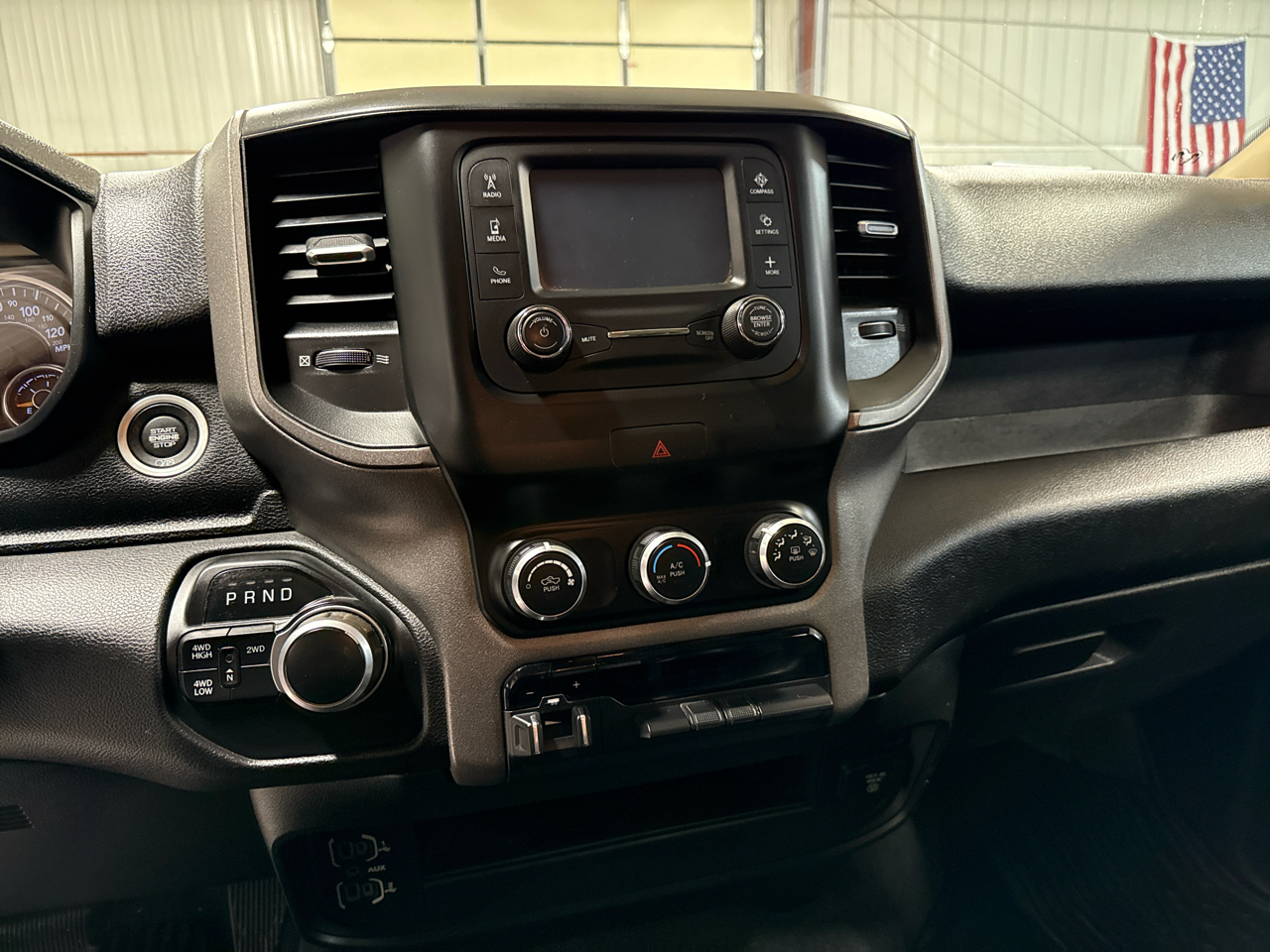 RAM 2500 Tradesman 4x4 Crew Cab 6'4" Box 2020