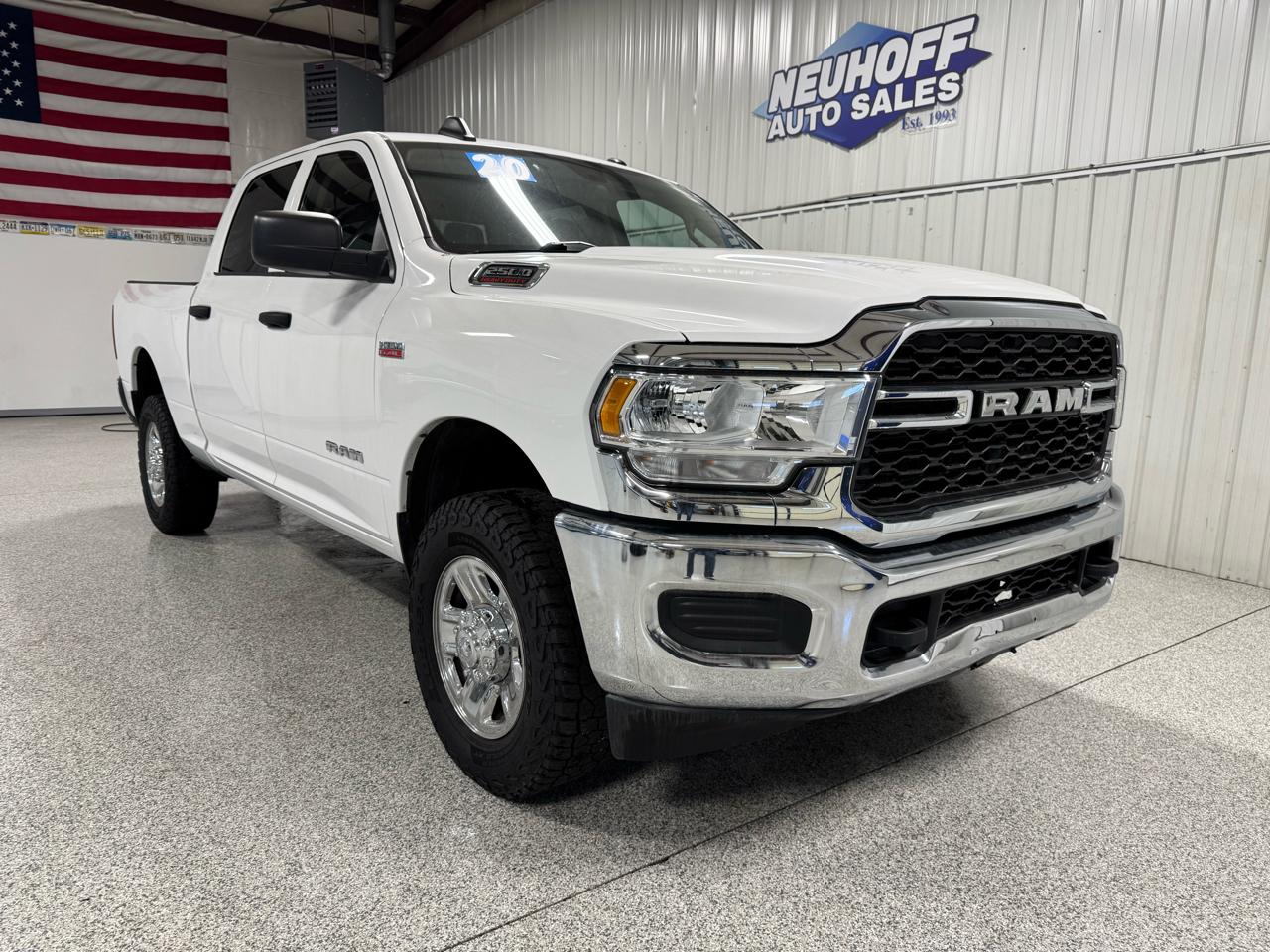 RAM 2500 Tradesman 4x4 Crew Cab 6'4" Box 2020