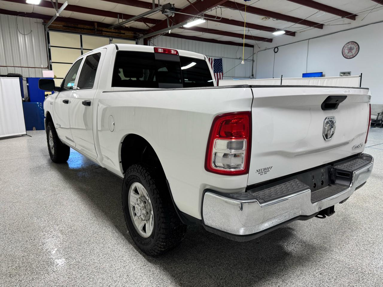 RAM 2500 Tradesman 4x4 Crew Cab 6'4" Box 2020