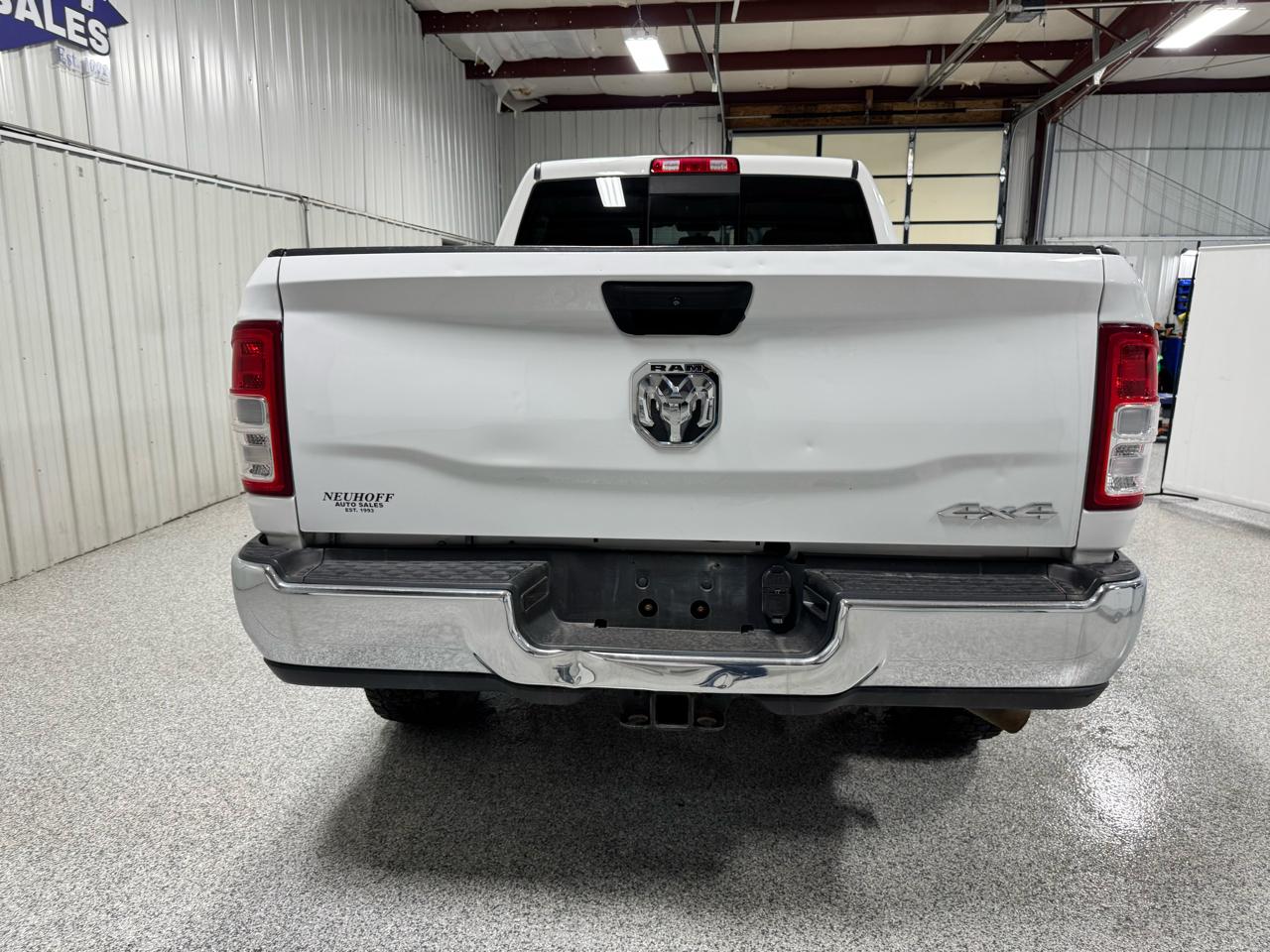 RAM 2500 Tradesman 4x4 Crew Cab 6'4" Box 2020