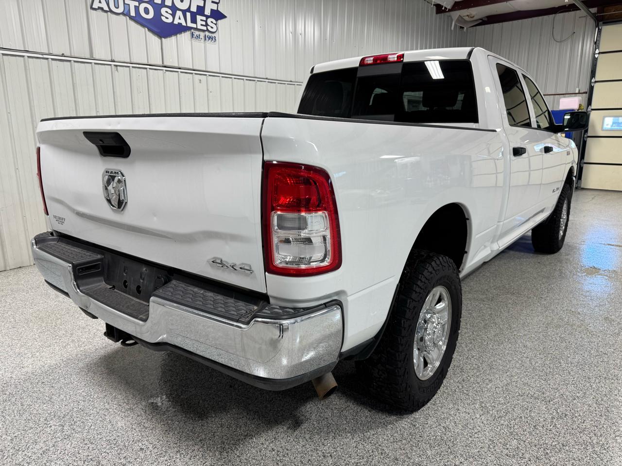 RAM 2500 Tradesman 4x4 Crew Cab 6'4" Box 2020