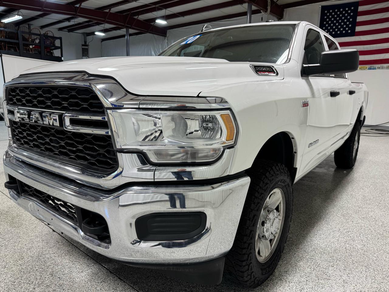 RAM 2500 Tradesman 4x4 Crew Cab 6'4" Box 2020