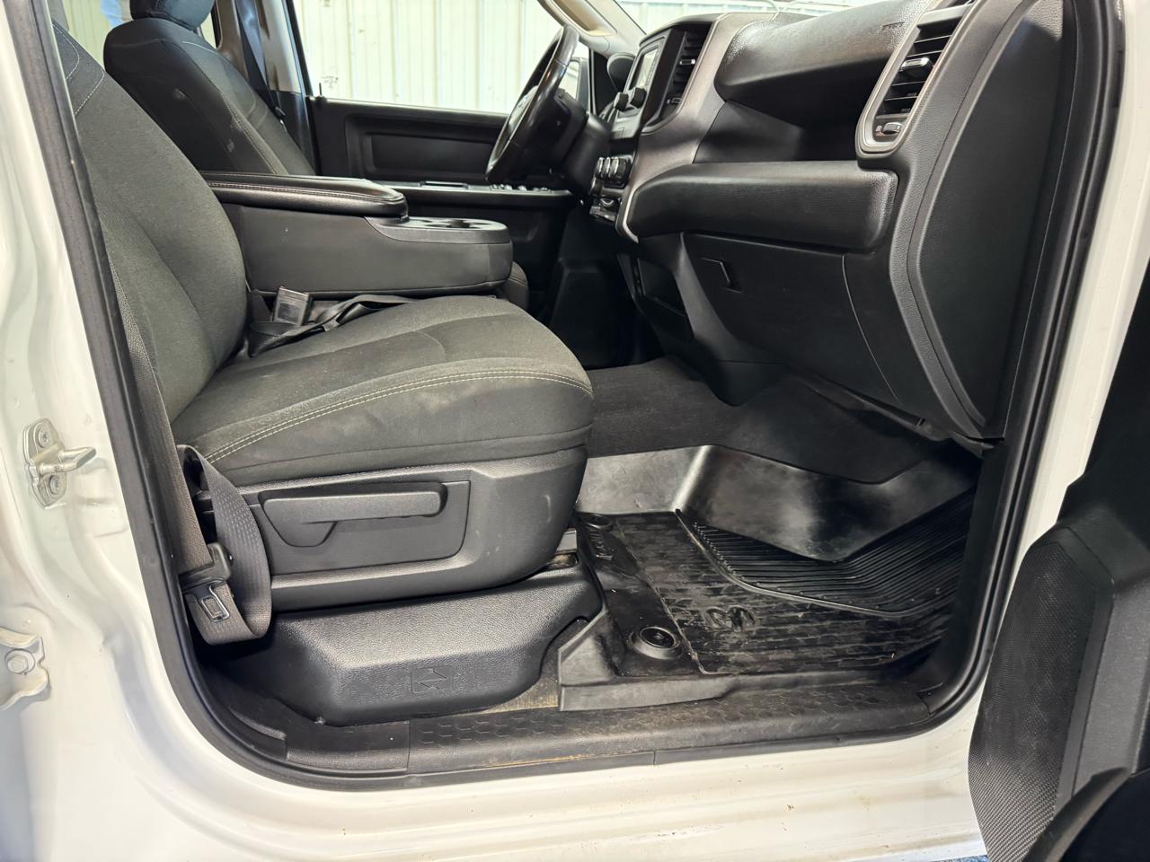 RAM 2500 Tradesman 4x4 Crew Cab 6'4" Box 2020