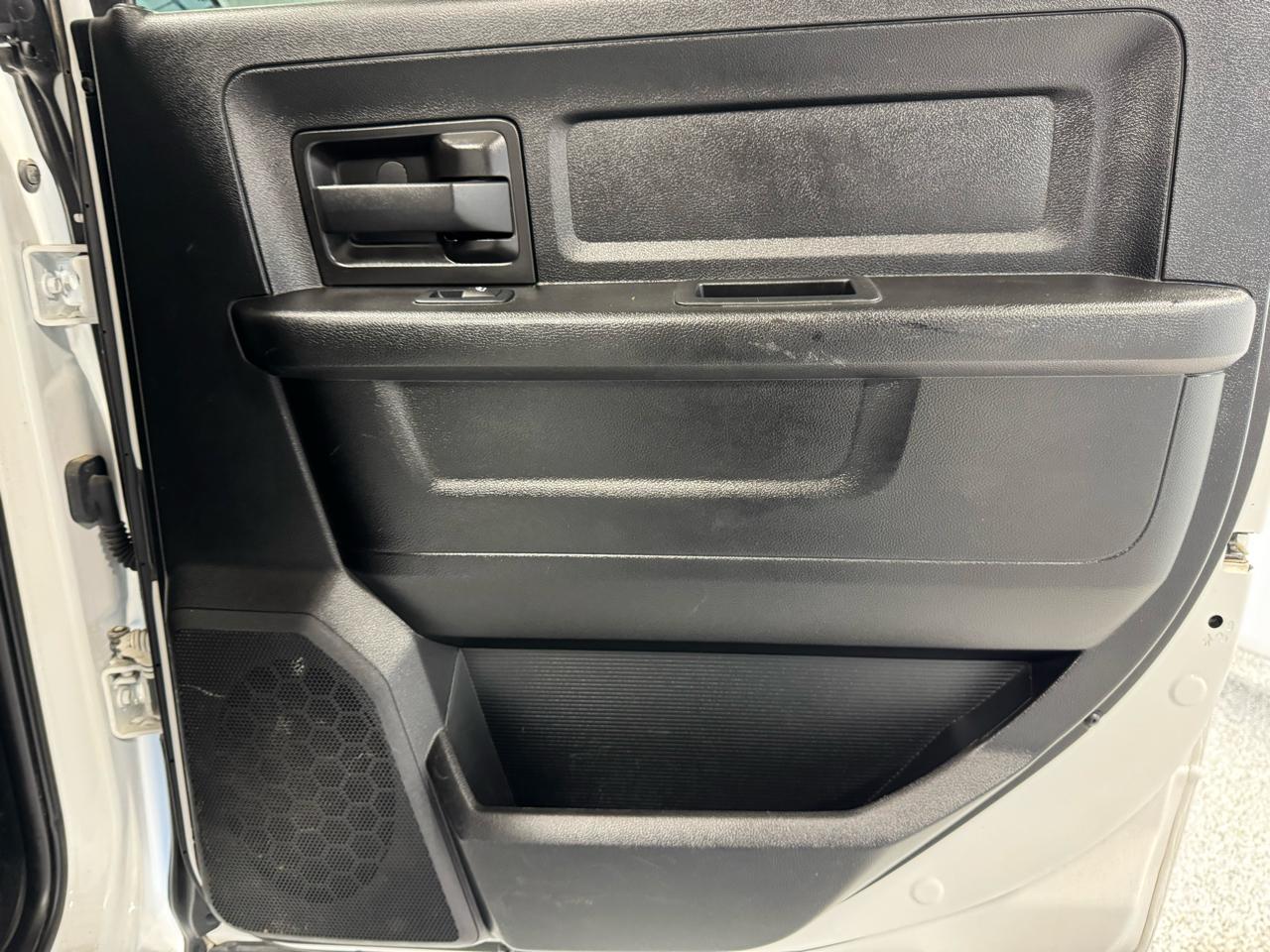 RAM 2500 Tradesman 4x4 Crew Cab 6'4" Box 2020