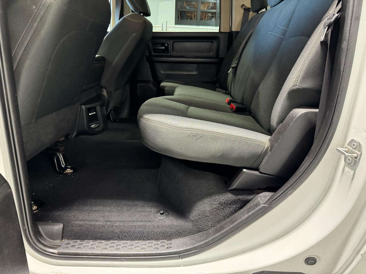 RAM 2500 Tradesman 4x4 Crew Cab 6'4" Box 2020