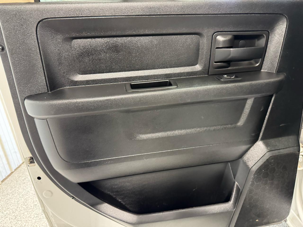 RAM 2500 Tradesman 4x4 Crew Cab 6'4" Box 2020