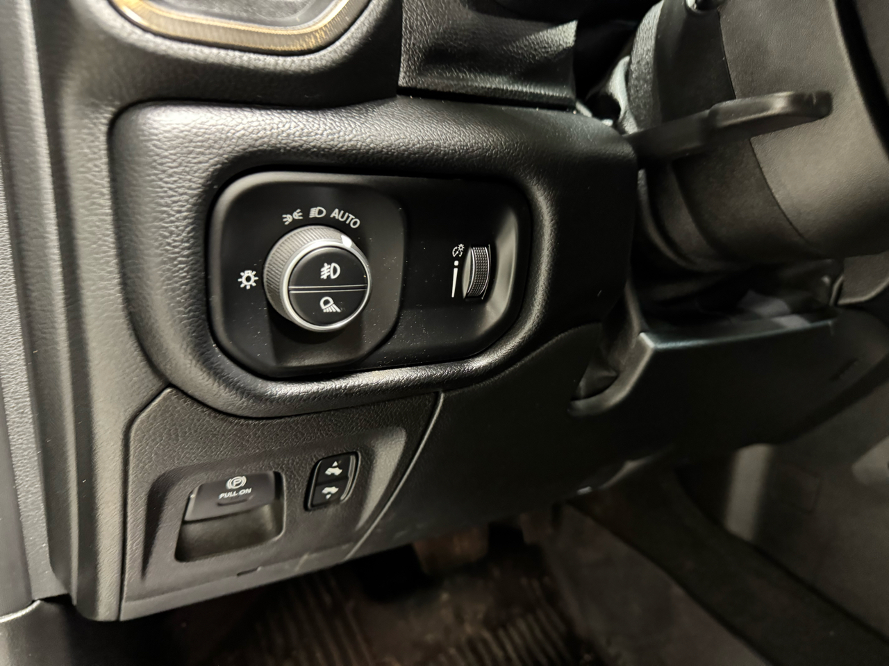 RAM 1500 Sport 4x4 Crew Cab 5'7" Box 2022