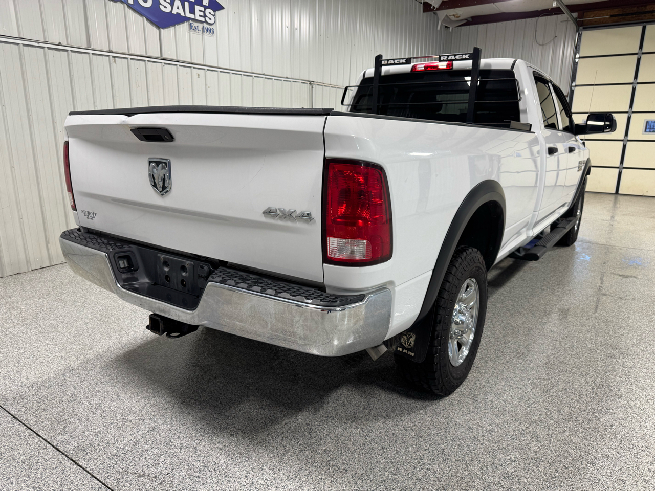 RAM 2500 Tradesman 4x4 Crew Cab 8' Box 2017