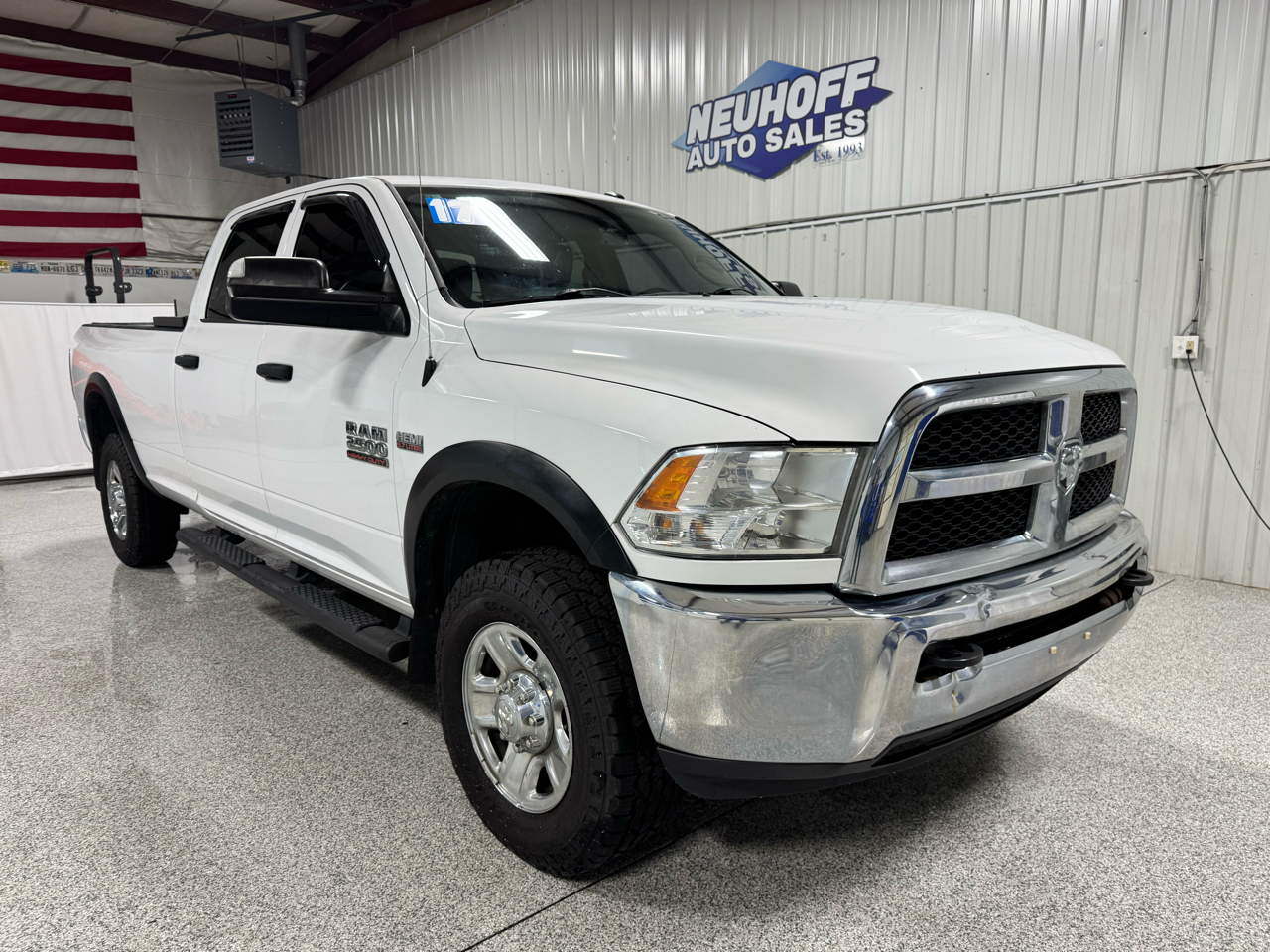 RAM 2500 Tradesman 4x4 Crew Cab 8' Box 2017