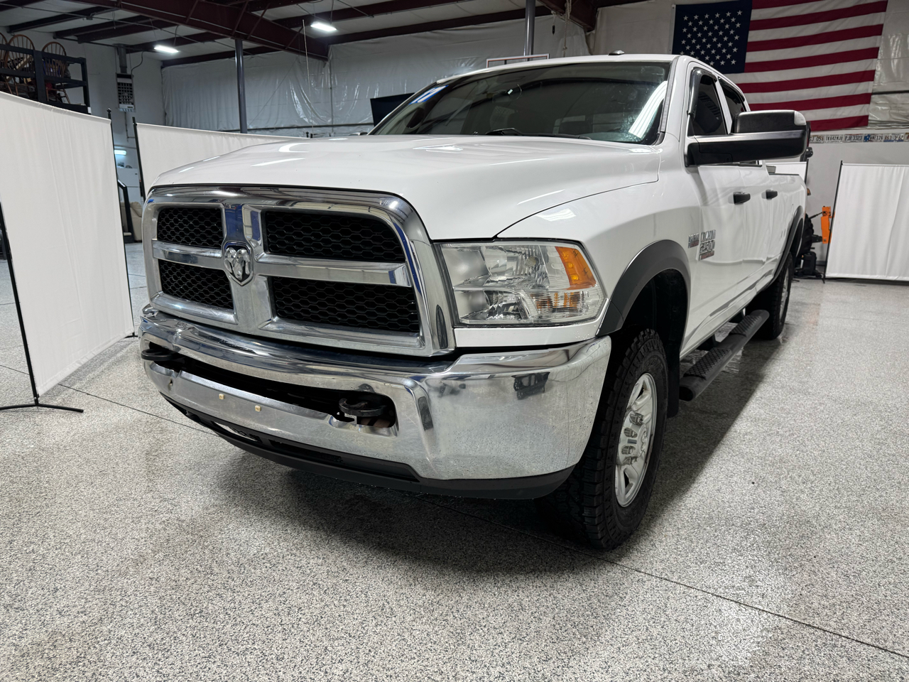 RAM 2500 Tradesman 4x4 Crew Cab 8' Box 2017