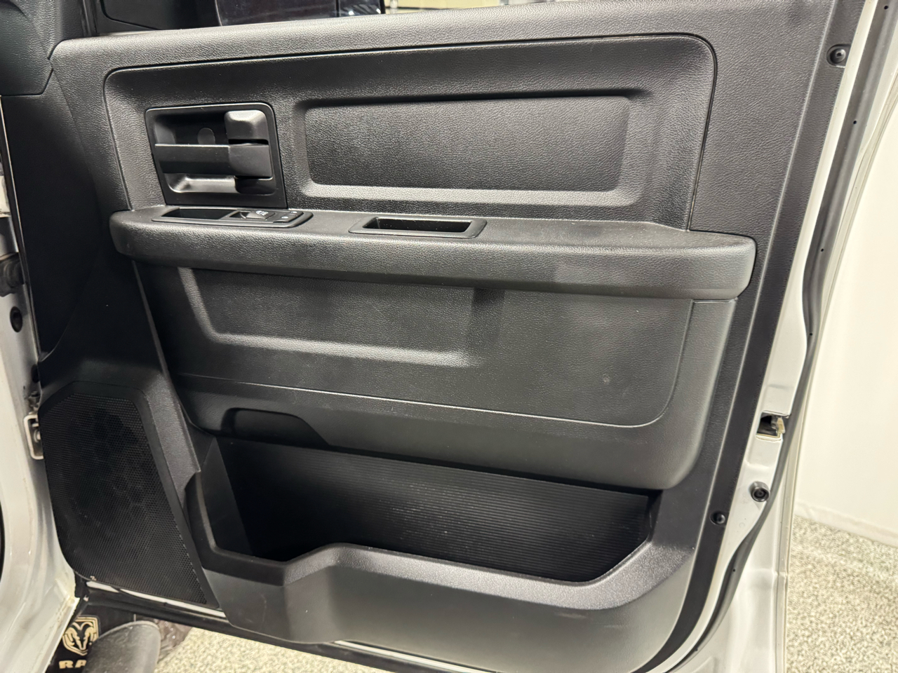 RAM 2500 Tradesman 4x4 Crew Cab 8' Box 2017