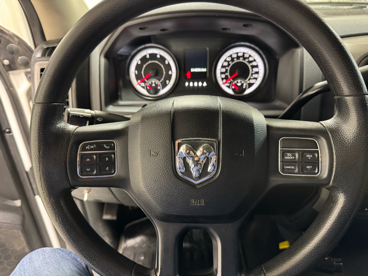 RAM 2500 Tradesman 4x4 Crew Cab 8' Box 2017