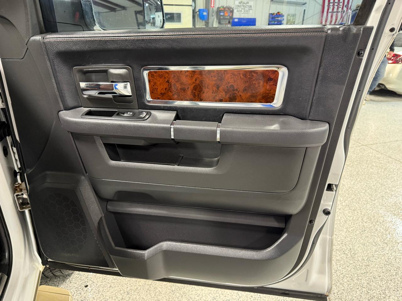 RAM 1500 4WD Crew Cab 140.5" Laramie Longhorn Edition 2012