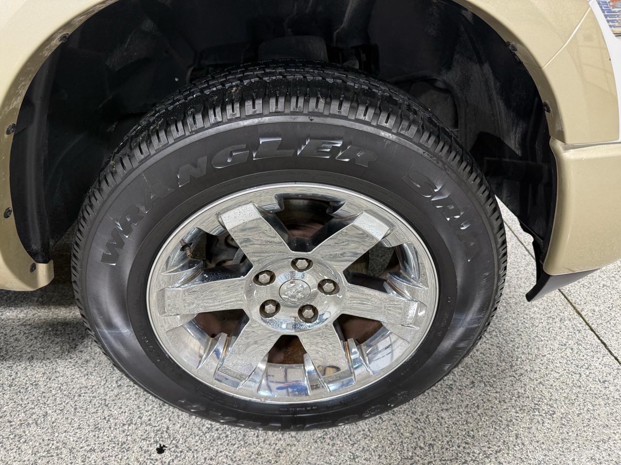 RAM 1500 4WD Crew Cab 140.5" Laramie Longhorn Edition 2012