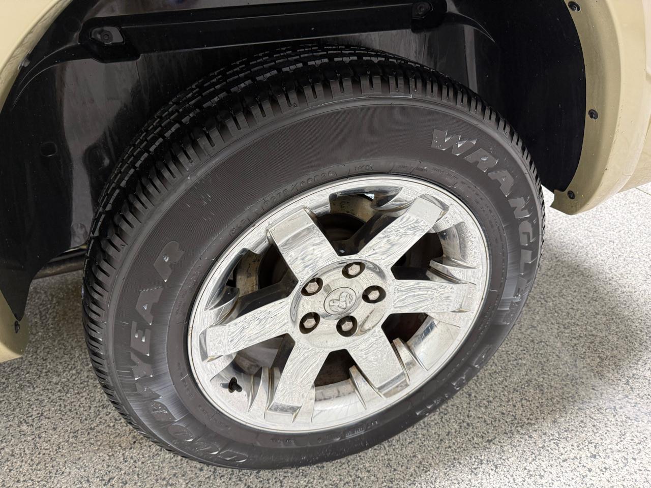 RAM 1500 4WD Crew Cab 140.5" Laramie Longhorn Edition 2012