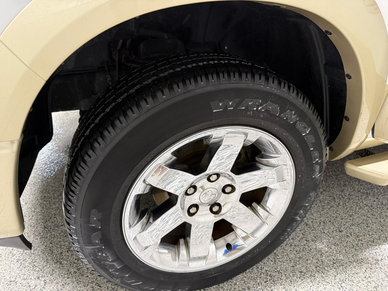 RAM 1500 4WD Crew Cab 140.5" Laramie Longhorn Edition 2012