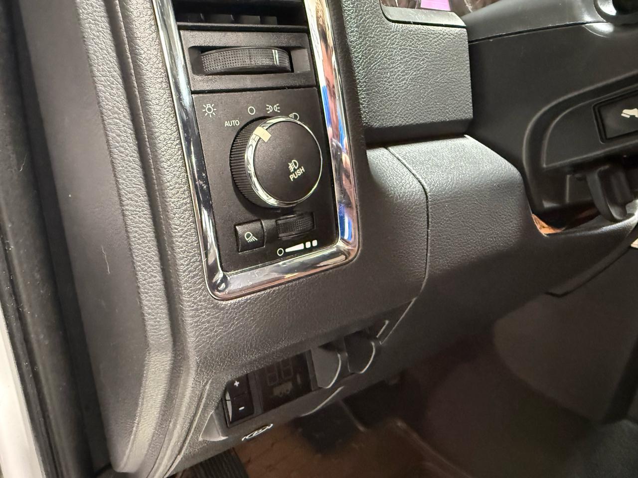 RAM 1500 4WD Crew Cab 140.5" Laramie Longhorn Edition 2012