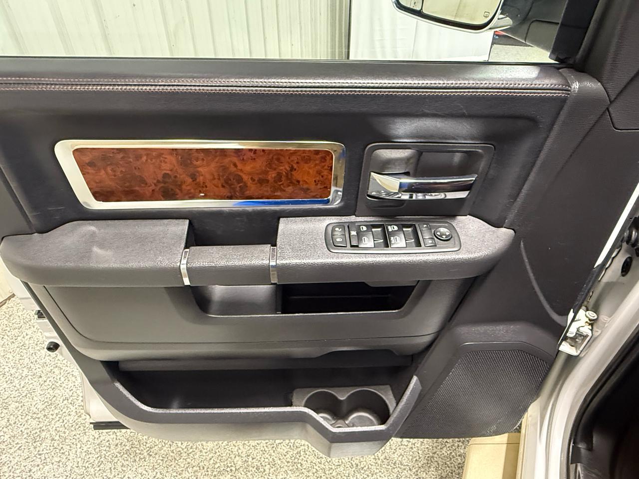 RAM 1500 4WD Crew Cab 140.5" Laramie Longhorn Edition 2012