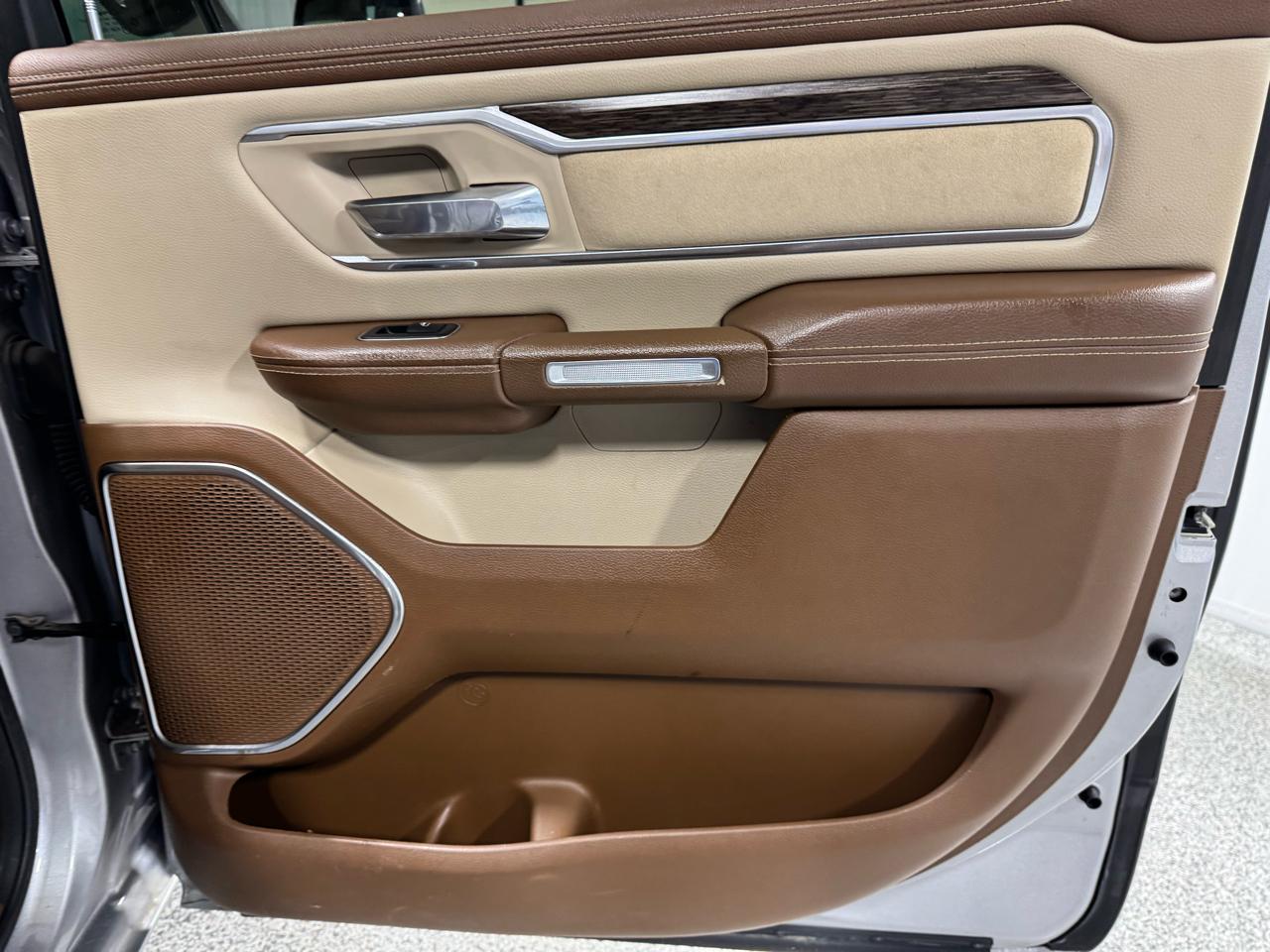 RAM 1500 Laramie 4x4 Crew Cab 6'4" Box 2019