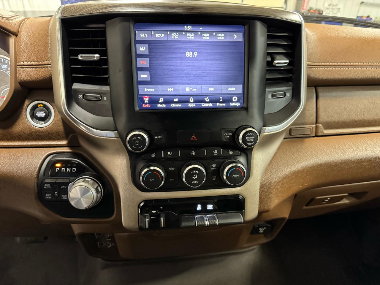 RAM 1500 Laramie 4x4 Crew Cab 6'4" Box 2019