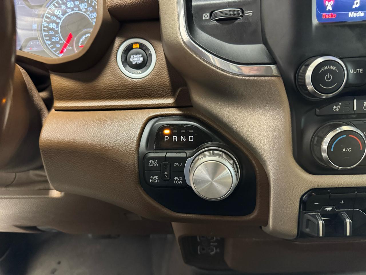 RAM 1500 Laramie 4x4 Crew Cab 6'4" Box 2019