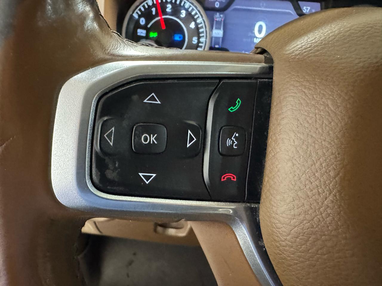 RAM 1500 Laramie 4x4 Crew Cab 6'4" Box 2019