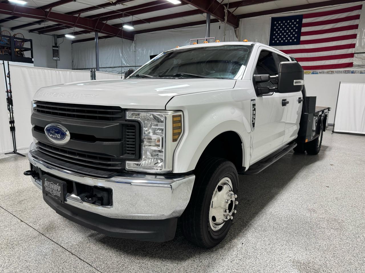 Ford Super Duty F-350 DRW Lariat 4WD Crew Cab 179" WB 60" CA 2019