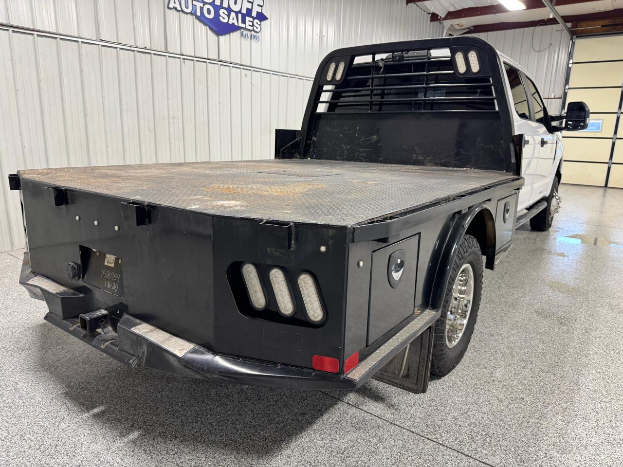 Ford Super Duty F-350 DRW Lariat 4WD Crew Cab 179" WB 60" CA 2019