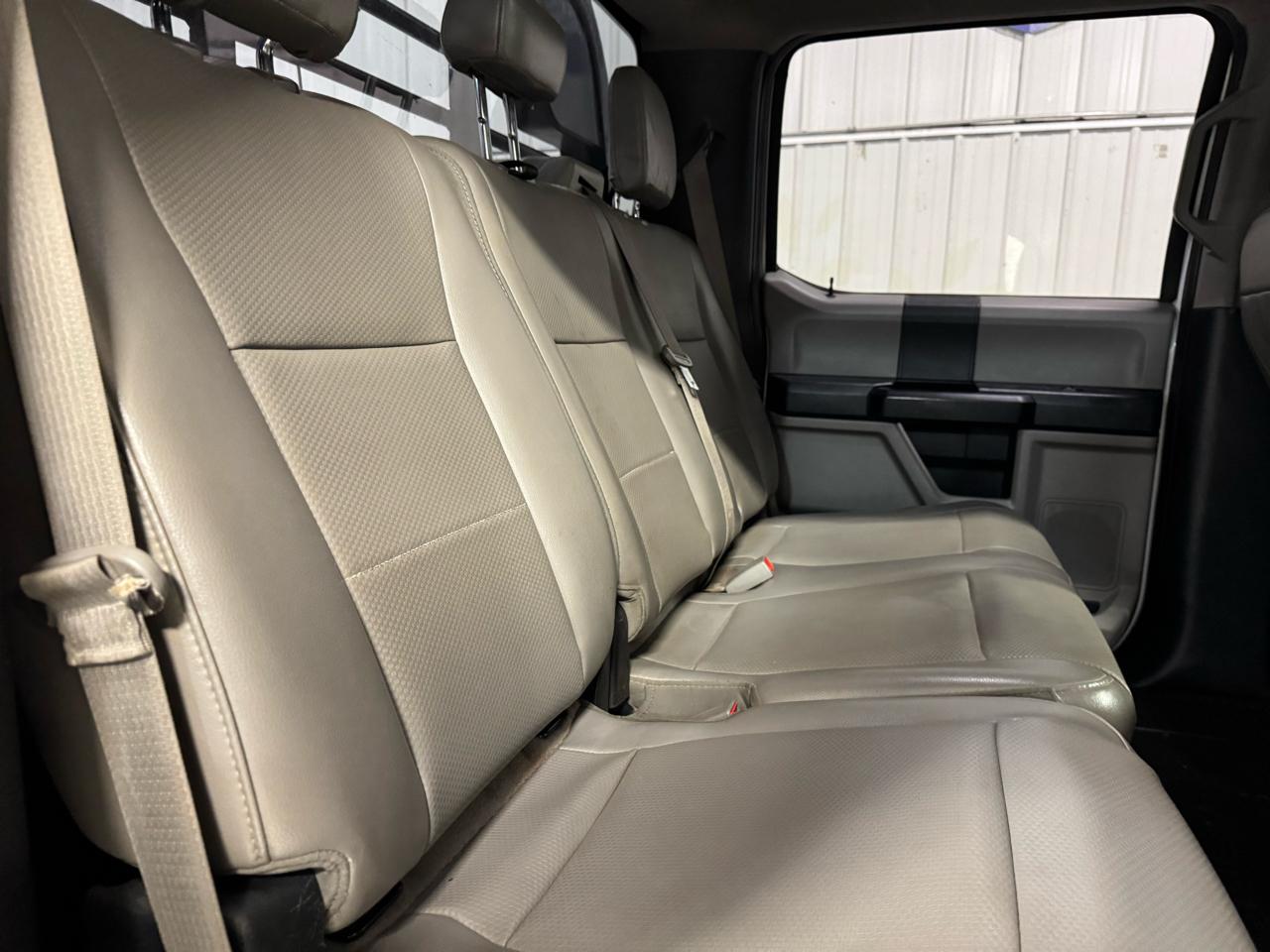 Ford Super Duty F-350 DRW Lariat 4WD Crew Cab 179" WB 60" CA 2019