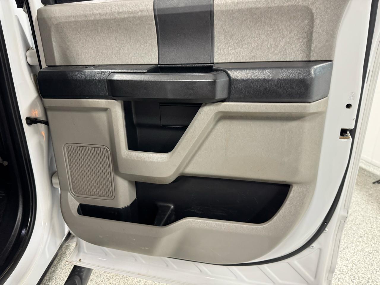 Ford Super Duty F-350 DRW Lariat 4WD Crew Cab 179" WB 60" CA 2019