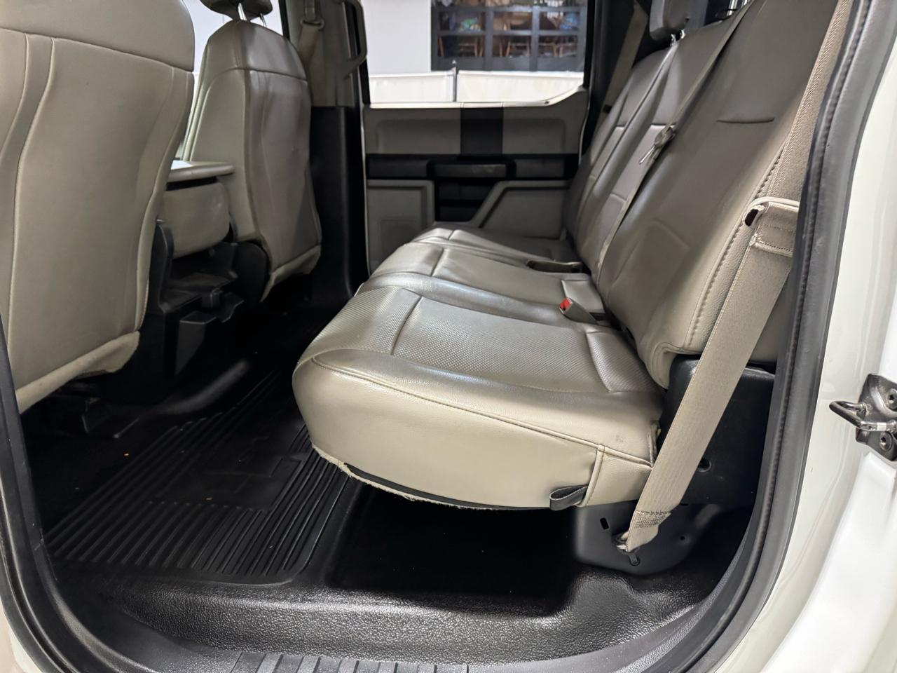 Ford Super Duty F-350 DRW Lariat 4WD Crew Cab 179" WB 60" CA 2019