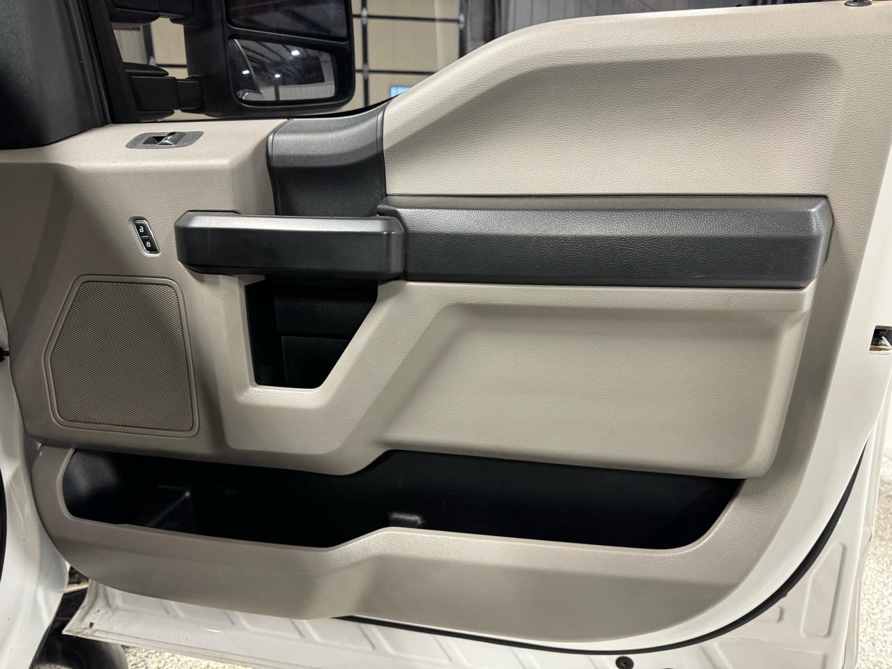 Ford Super Duty F-350 DRW Lariat 4WD Crew Cab 179" WB 60" CA 2019