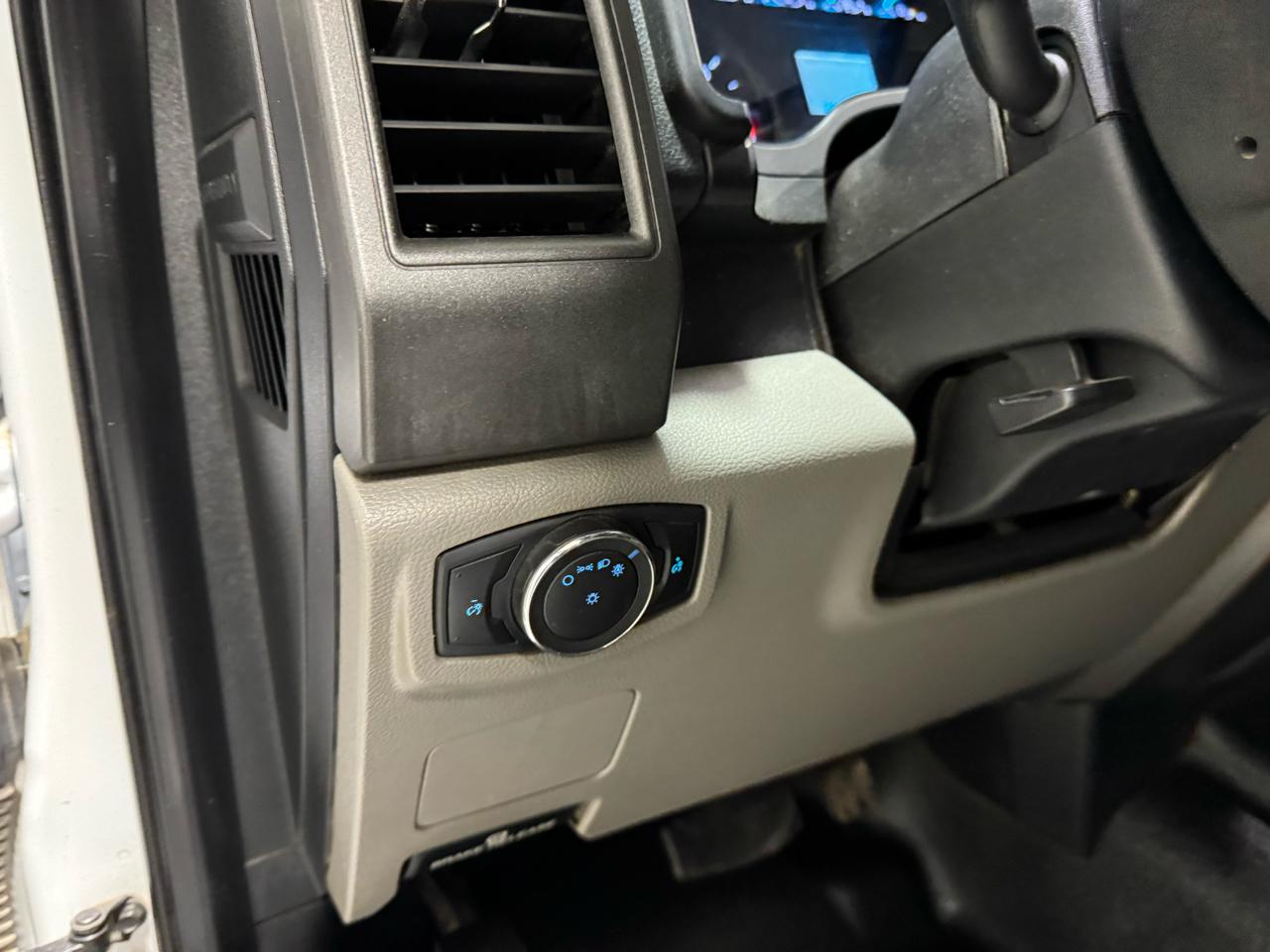 Ford Super Duty F-350 DRW Lariat 4WD Crew Cab 179" WB 60" CA 2019