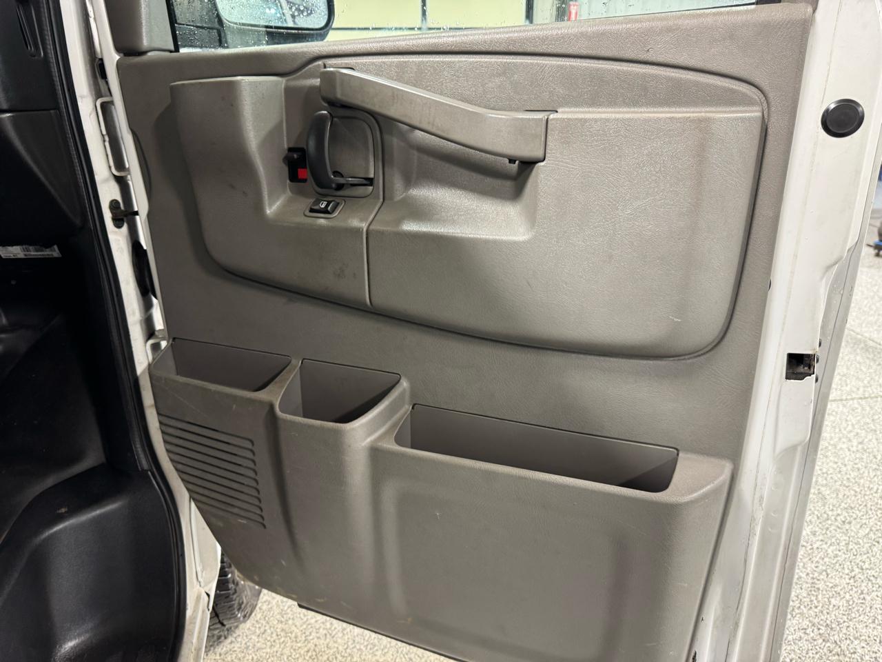 Chevrolet Express Cargo Van RWD 3500 135" 2018