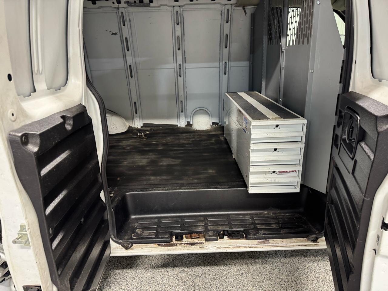 Chevrolet Express Cargo Van RWD 3500 135" 2018