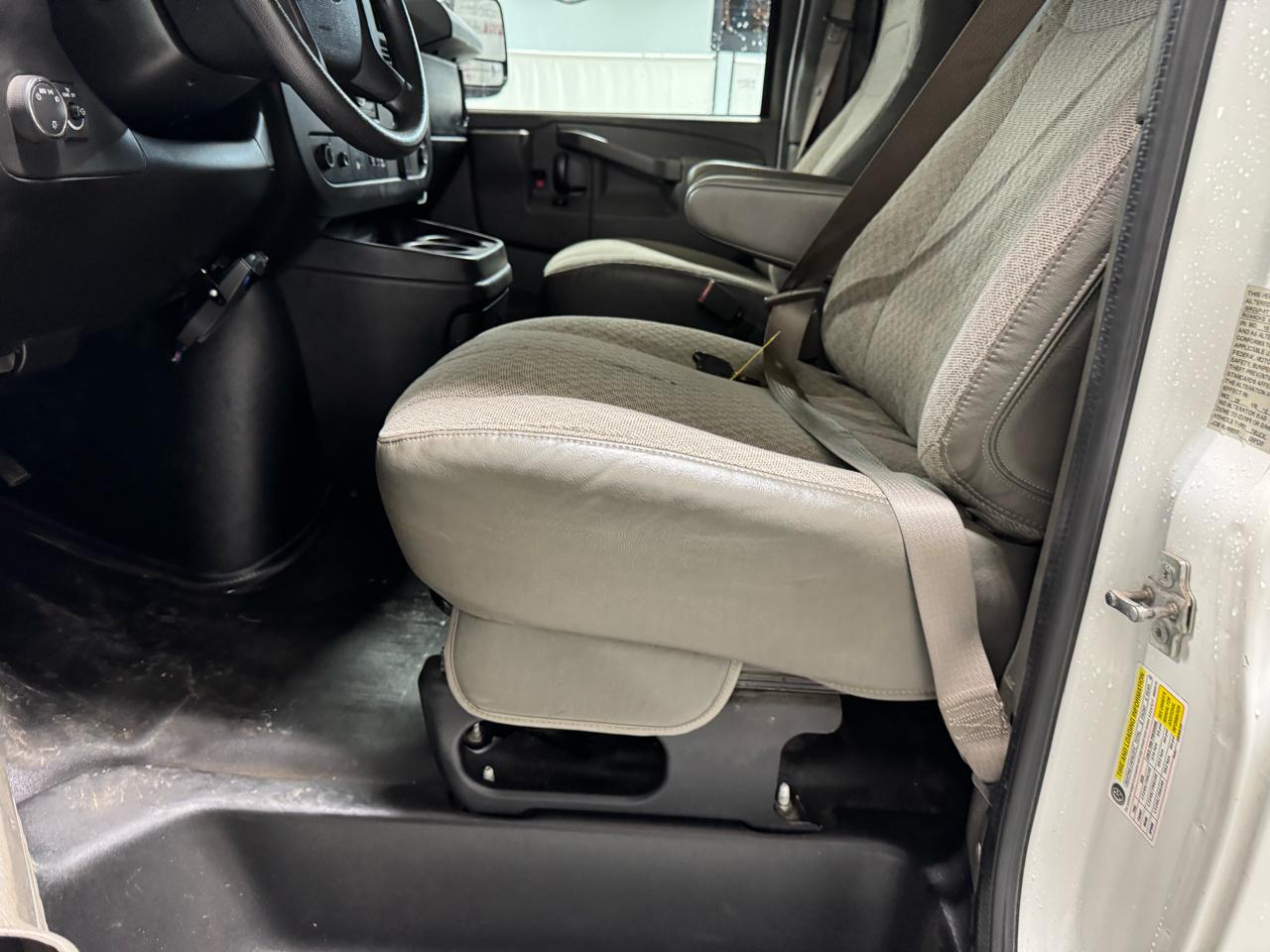 Chevrolet Express Cargo Van RWD 3500 135" 2018