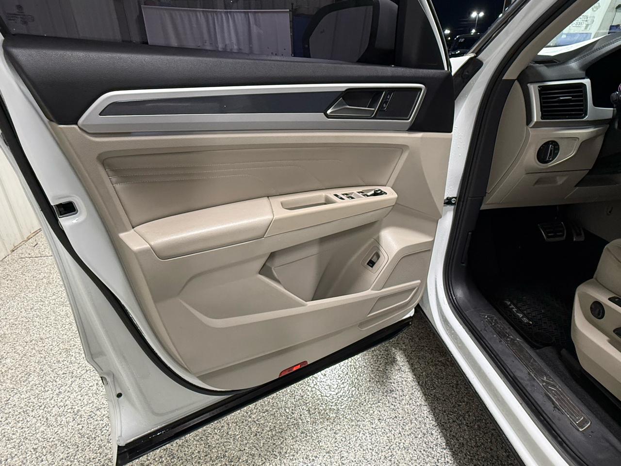 Volkswagen Atlas 2021.5 3.6L V6 SEL R-Line FWD 2021