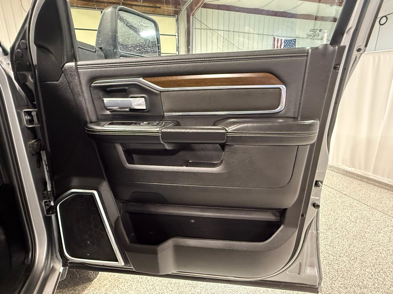 RAM 2500 Laramie 4x4 Crew Cab 6'4" Box 2024