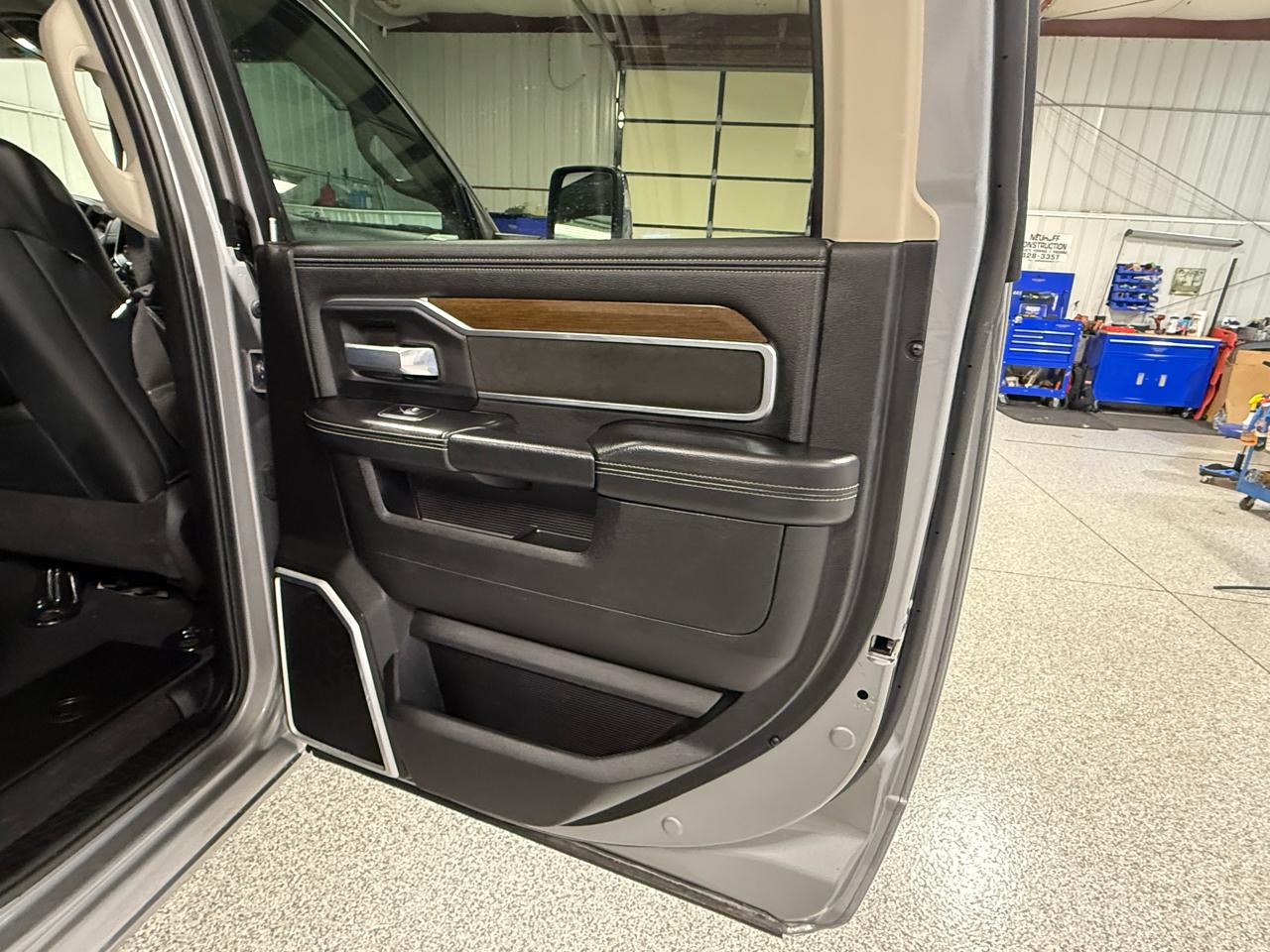 RAM 2500 Laramie 4x4 Crew Cab 6'4" Box 2024