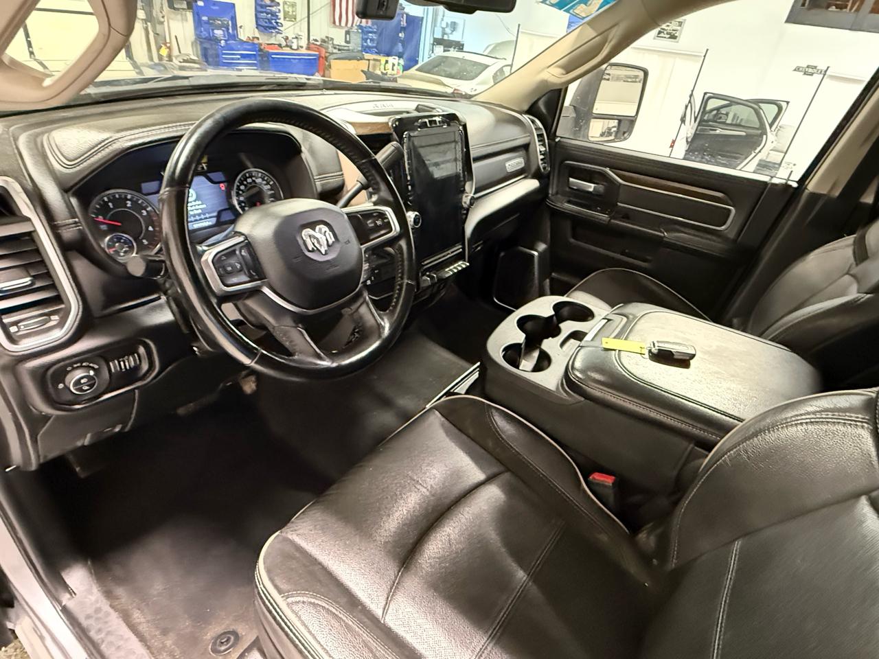 RAM 2500 Laramie 4x4 Crew Cab 6'4" Box 2024