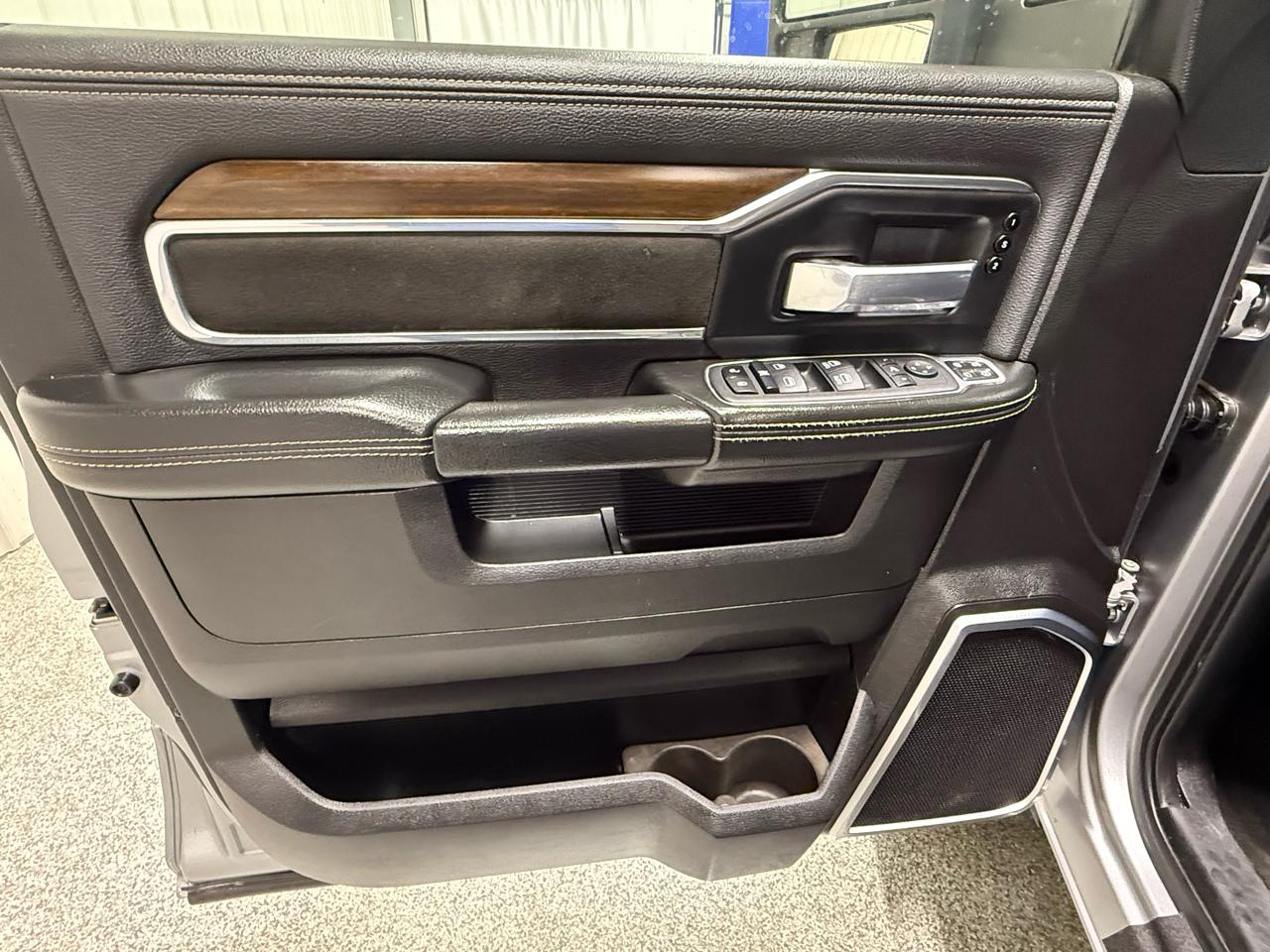 RAM 2500 Laramie 4x4 Crew Cab 6'4" Box 2024