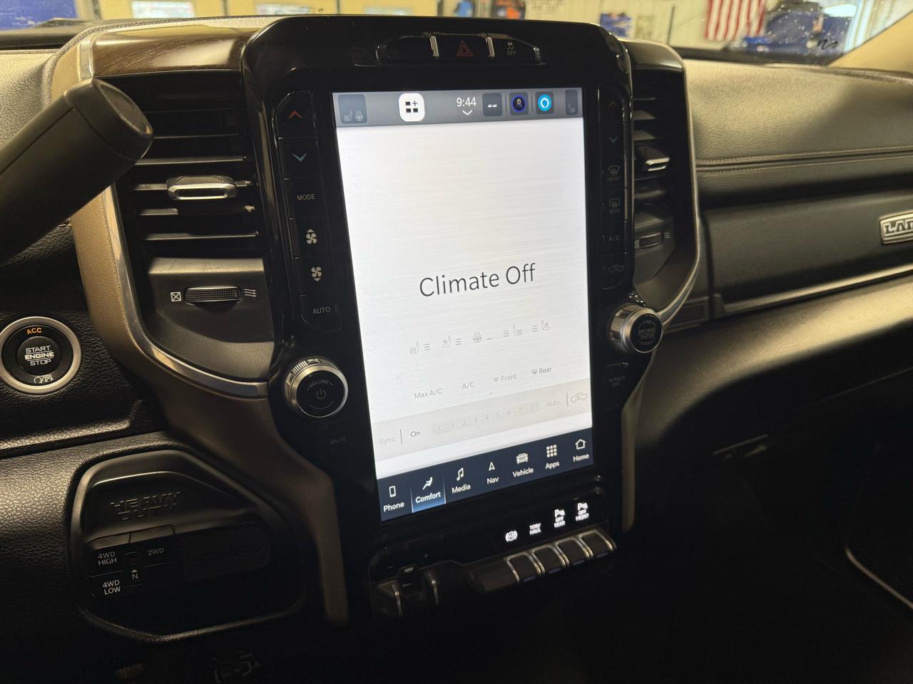 RAM 2500 Laramie 4x4 Crew Cab 6'4" Box 2024