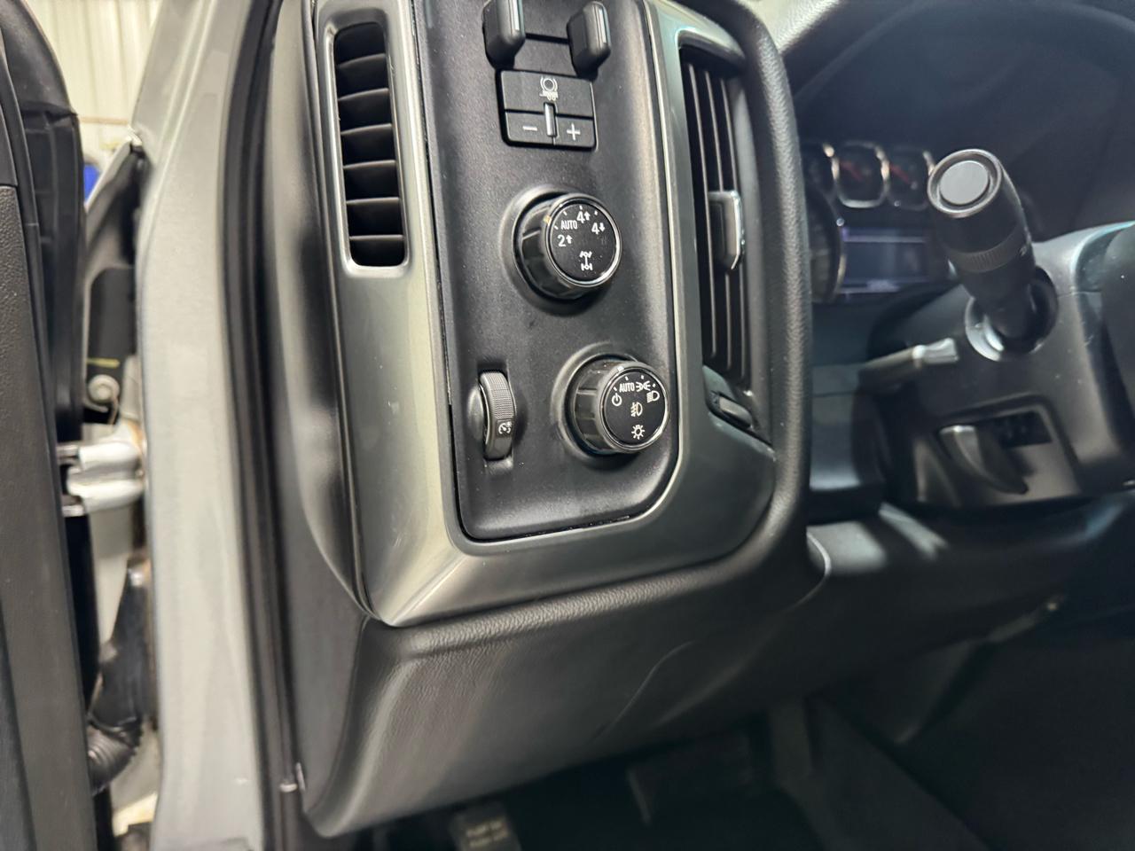 Chevrolet Silverado 1500 4WD Crew Cab 143.5" LT w/1LT 2015