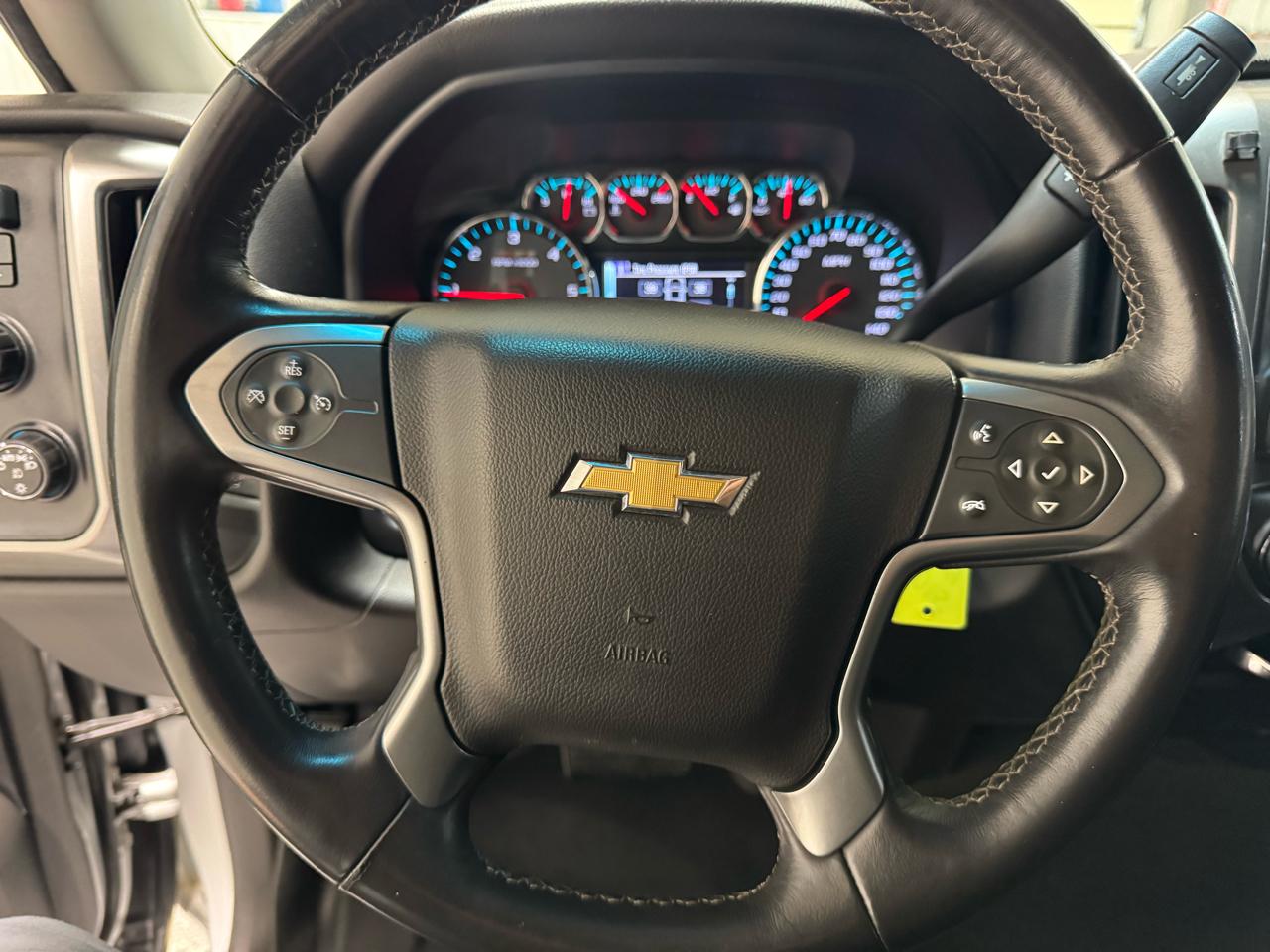 Chevrolet Silverado 1500 4WD Crew Cab 143.5" LT w/1LT 2015