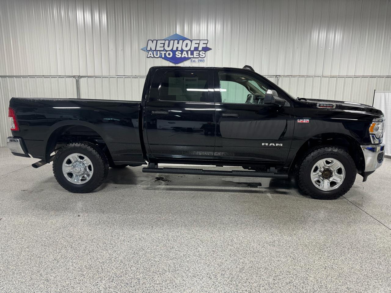RAM 2500 Tradesman 4x4 Crew Cab 6'4" Box 2020