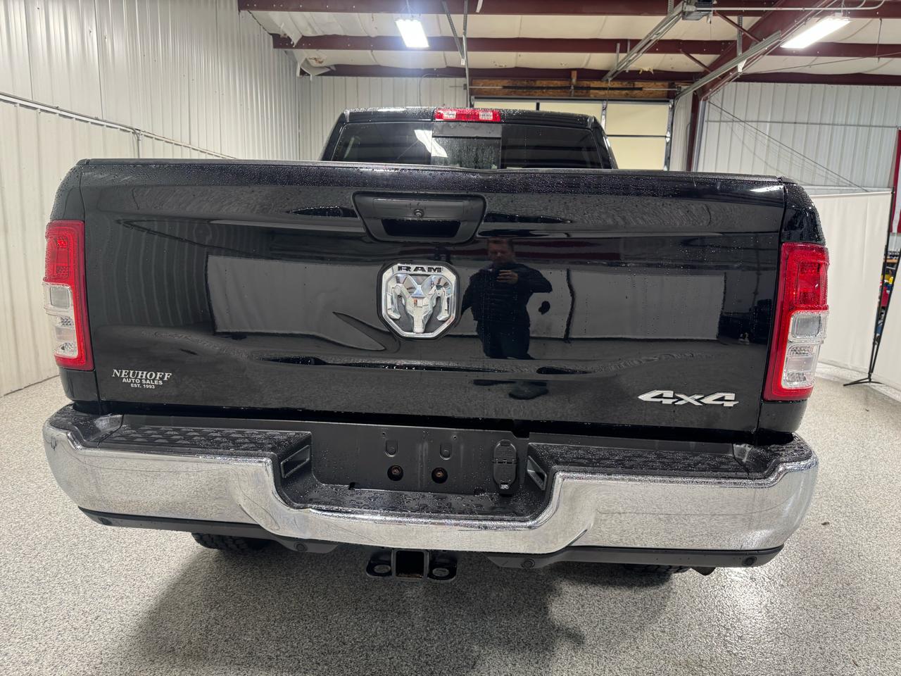 RAM 2500 Tradesman 4x4 Crew Cab 6'4" Box 2020