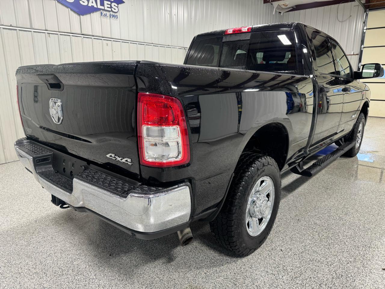 RAM 2500 Tradesman 4x4 Crew Cab 6'4" Box 2020